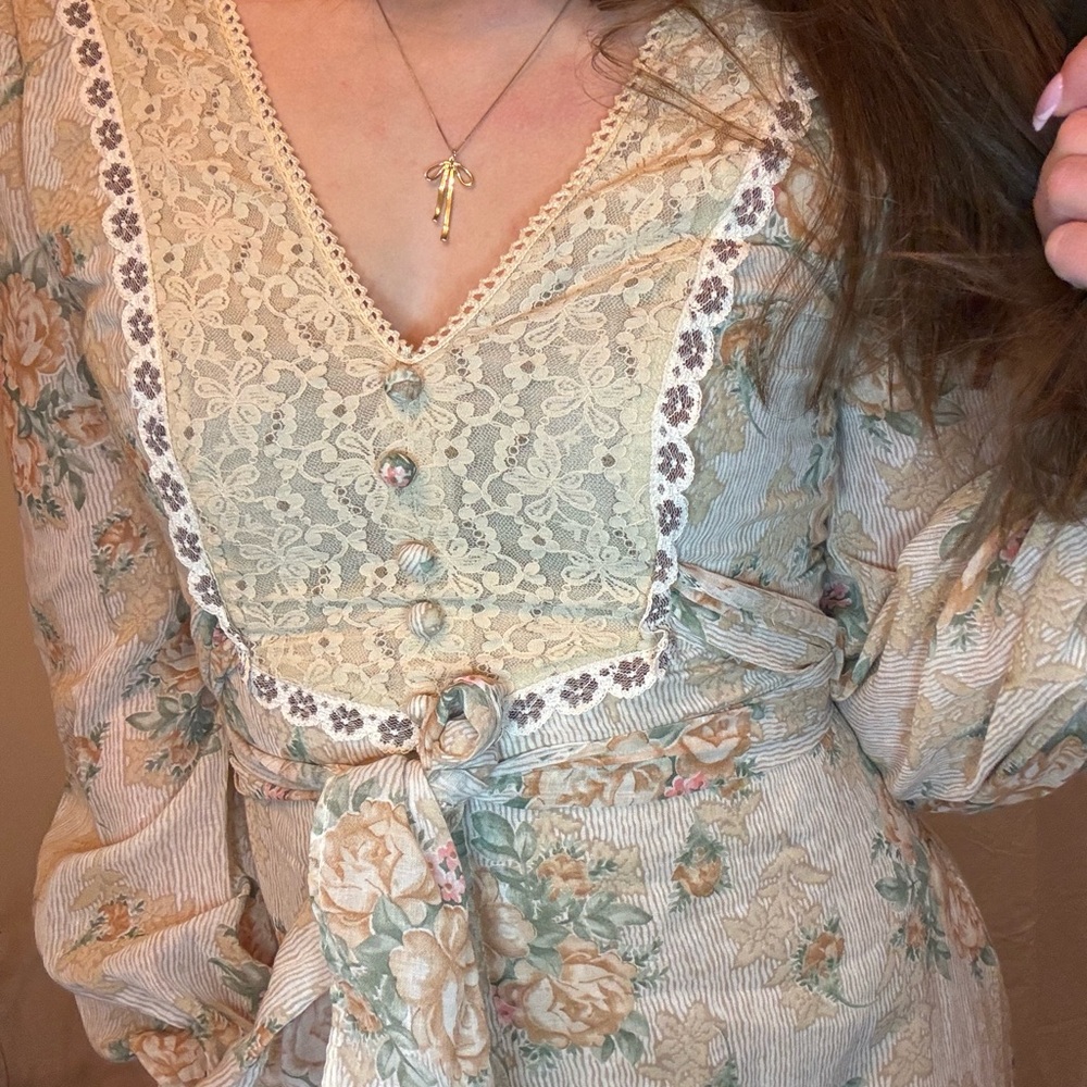 1960s Custom Prairie Wedding Dress- Rare, one of a kind - Picture 8 of 11